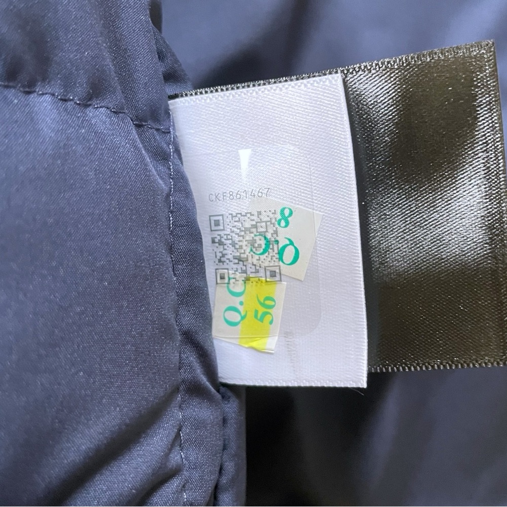 The North Face Women’s ThermoBall Insulated Vest In Summit Navy - Picture 7 of 9